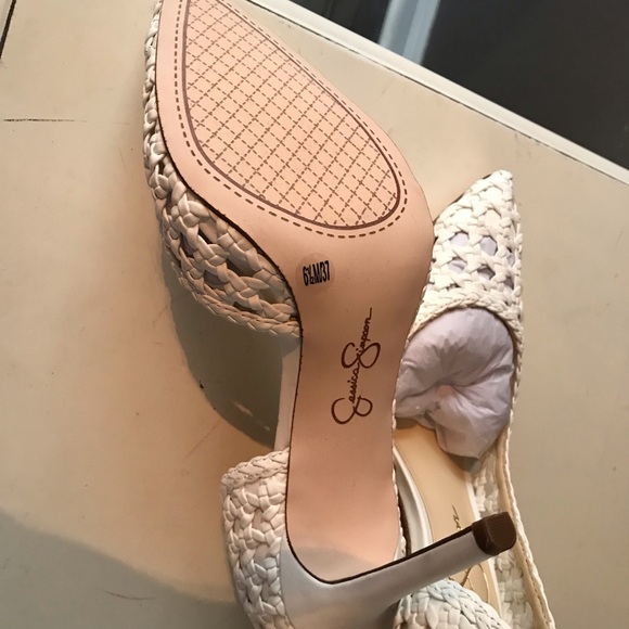 White Jessica Simpson heels 4 inch - Picture 3 of 4